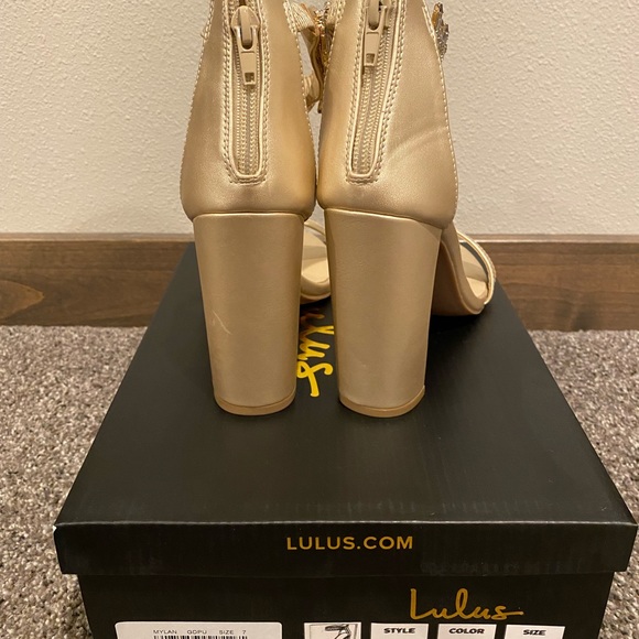 Gold heels from Lulu’s - Picture 4 of 4